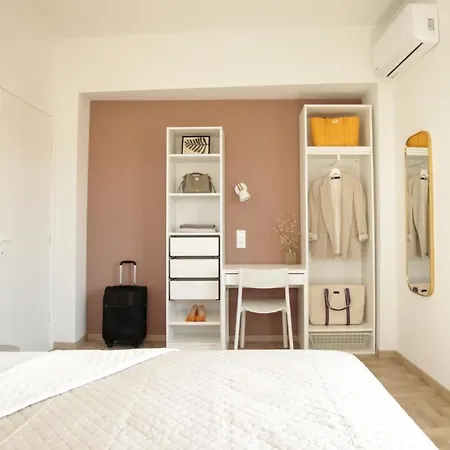Onos - 2 Bedroom 2 Bathroom Penthouse With Terrace In Old Town * Kalamata