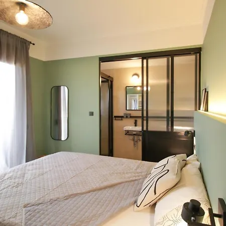 Onos - 2 Bedroom 2 Bathroom Penthouse With Terrace In Old Town Kalamata