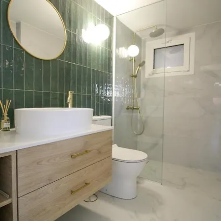 Onos - 2 Bedroom 2 Bathroom Penthouse With Terrace In Old Town * Kalamata