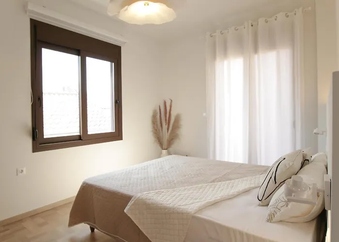 Onos - 2 Bedroom 2 Bathroom Penthouse With Terrace In Old Town * Καλαμάτα