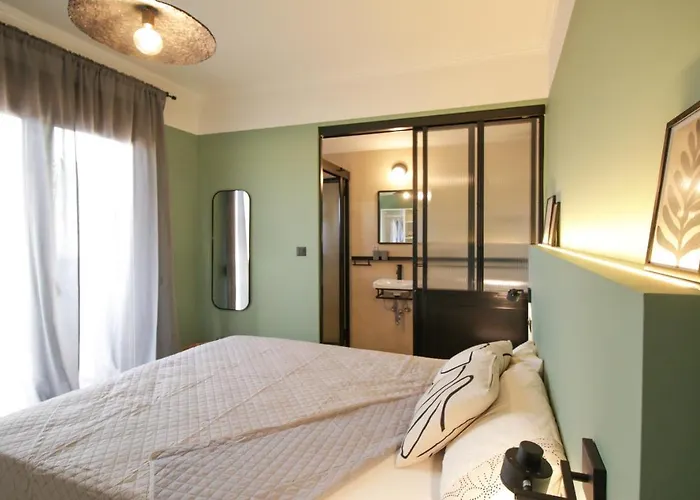 Onos - 2 Bedroom 2 Bathroom Penthouse With Terrace In Old Town Καλαμάτα