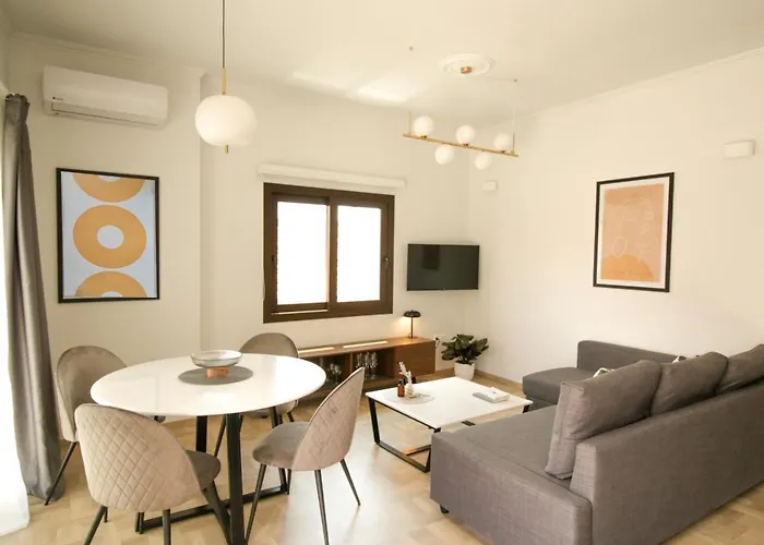 Διαμέρισμα Onos - 2 Bedroom 2 Bathroom Penthouse With Terrace In Old Town Καλαμάτα