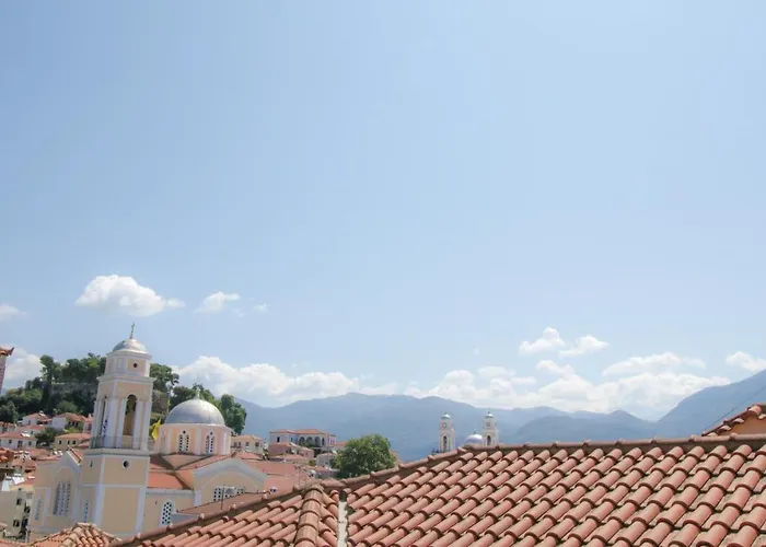 Onos - 2 Bedroom 2 Bathroom Penthouse With Terrace In Old Town Καλαμάτα