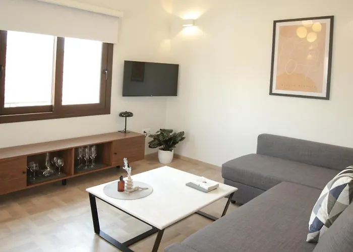 Διαμέρισμα Onos - 2 Bedroom 2 Bathroom Penthouse With Terrace In Old Town Καλαμάτα
