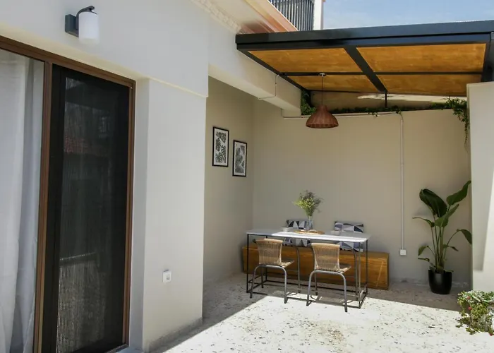 Διαμέρισμα Onos - 2 Bedroom 2 Bathroom Penthouse With Terrace In Old Town Καλαμάτα